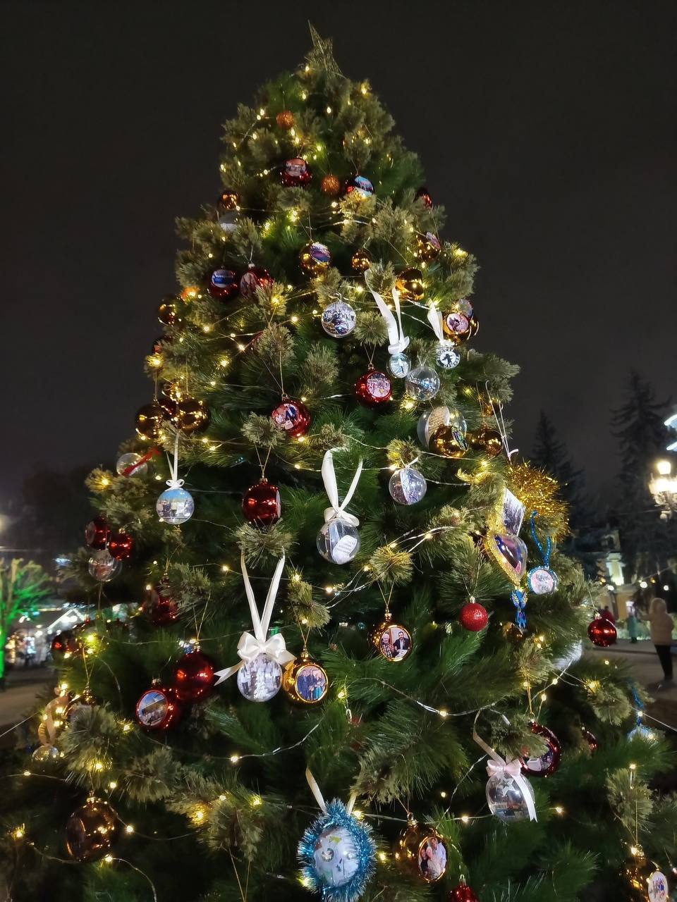Ну какова красота!🎄
Наша Кисловодская ёлка добрых дел прошла в финал Всероссийского конкурса «Ёлки России-2024» | Сетка — социальная сеть от hh.ru