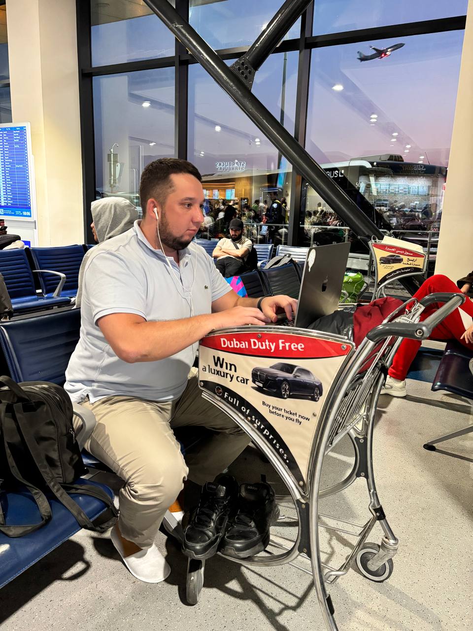 Когда тебе пора взлетать, но заказчик прислал правки к договору | Сетка — социальная сеть от hh.ru