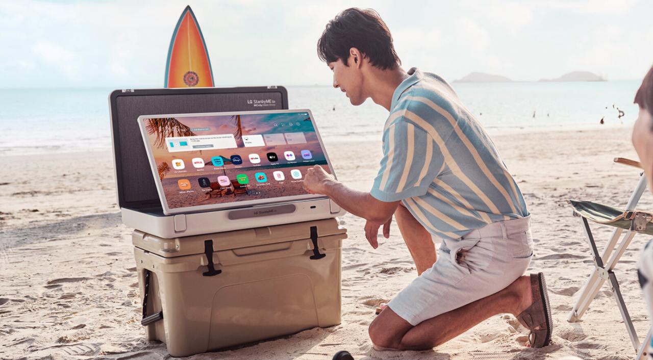 Компания LG также не осталась в стороне и представила свои новые модели мониторов.
StanbyMe 2: Телевизор? Монитор? Календарь?
Да, эта модель представлена в виде настенного устройства | Сетка — социальная сеть от hh.ru