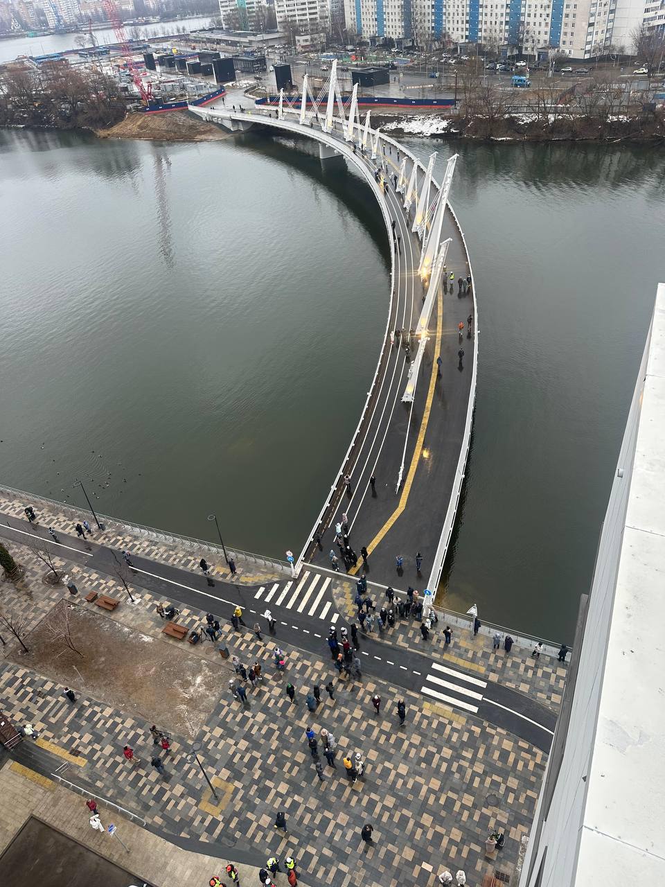 🌉Сегодня открыли пешеходный мост через Нагатинский затон
Он находится рядом с одноименной станцией БКЛ.
📲Подпишитесь на Вдвижении | Сетка — социальная сеть от hh.ru