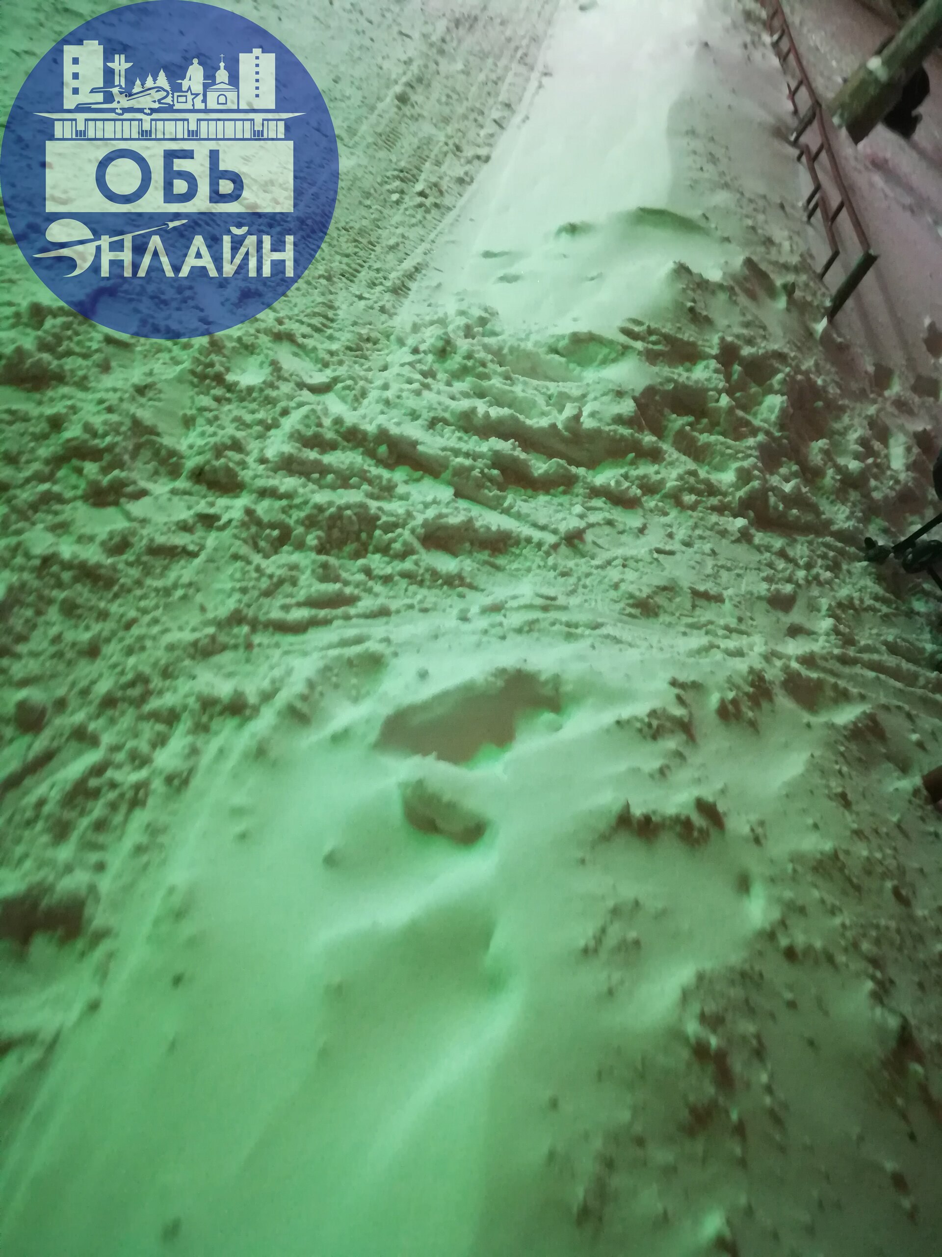 ↗ Администрация города Оби когда на М. Горького нормально будут чистить и вывозить снег? А не на тротуары и обочины сгребать. От Магнита до Марии Ра ни с коляской ни с санками не пройти нормально | Сетка — социальная сеть от hh.ru
