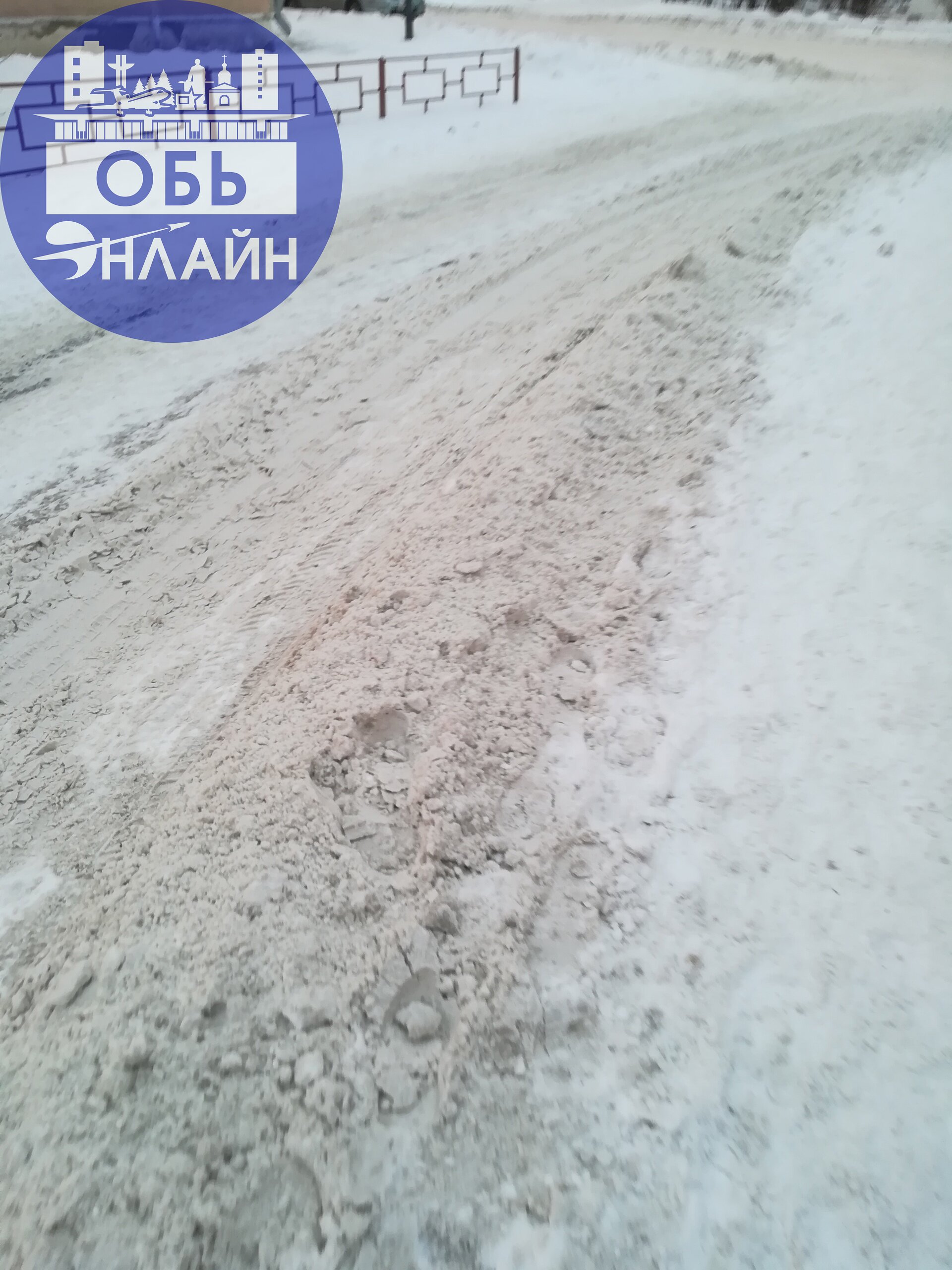 ↗ Администрация города Оби когда на М. Горького нормально будут чистить и вывозить снег? А не на тротуары и обочины сгребать. От Магнита до Марии Ра ни с коляской ни с санками не пройти нормально | Сетка — социальная сеть от hh.ru