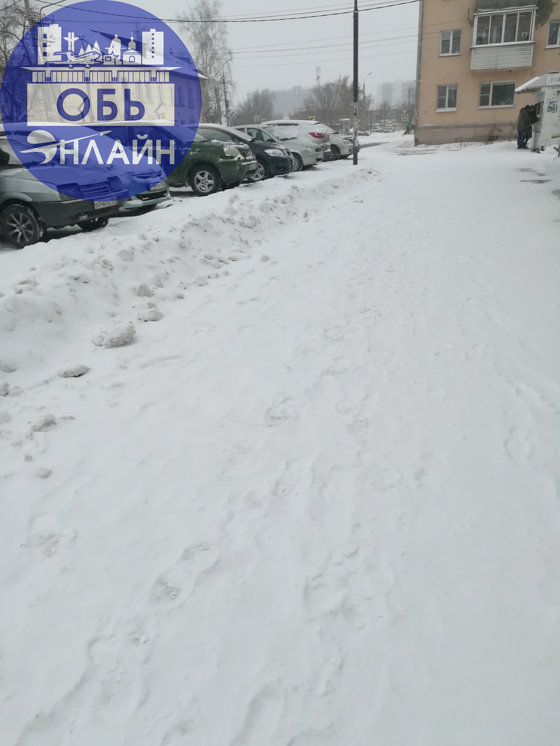 ↗ Администрация города Оби когда на М. Горького нормально будут чистить и вывозить снег? А не на тротуары и обочины сгребать. От Магнита до Марии Ра ни с коляской ни с санками не пройти нормально | Сетка — социальная сеть от hh.ru