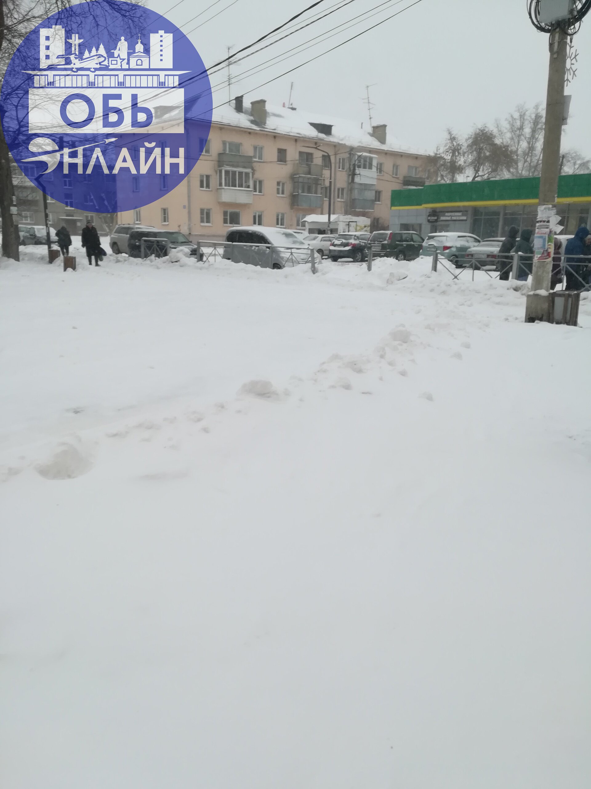 ↗ Администрация города Оби когда на М. Горького нормально будут чистить и вывозить снег? А не на тротуары и обочины сгребать. От Магнита до Марии Ра ни с коляской ни с санками не пройти нормально | Сетка — социальная сеть от hh.ru