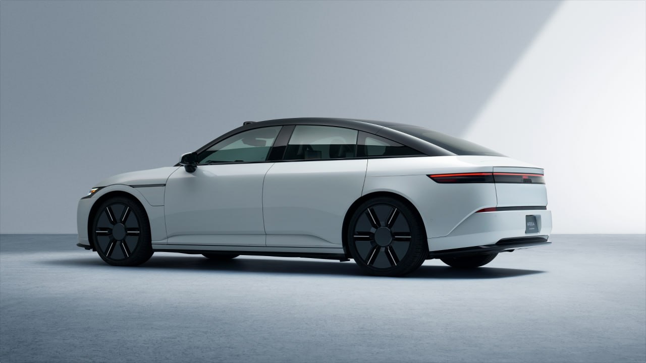 Afeela
Электромобиль от Sony Honda Mobility, совместного предприятия Sony Group Corporation и Honda Motor Company.
«Ключевое слово в основе дизайна — "Овал" | Сетка — социальная сеть от hh.ru