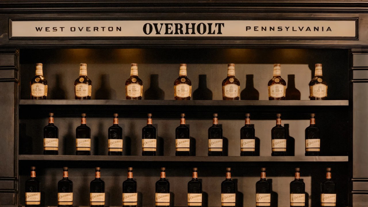 Агентство TAVERN переупаковало виски Overton, обновило стратегию, а так же разработало дизайн бара-музея
Overholt — это не просто старый виски, это важная часть американской истории | Сетка — социальная сеть от hh.ru