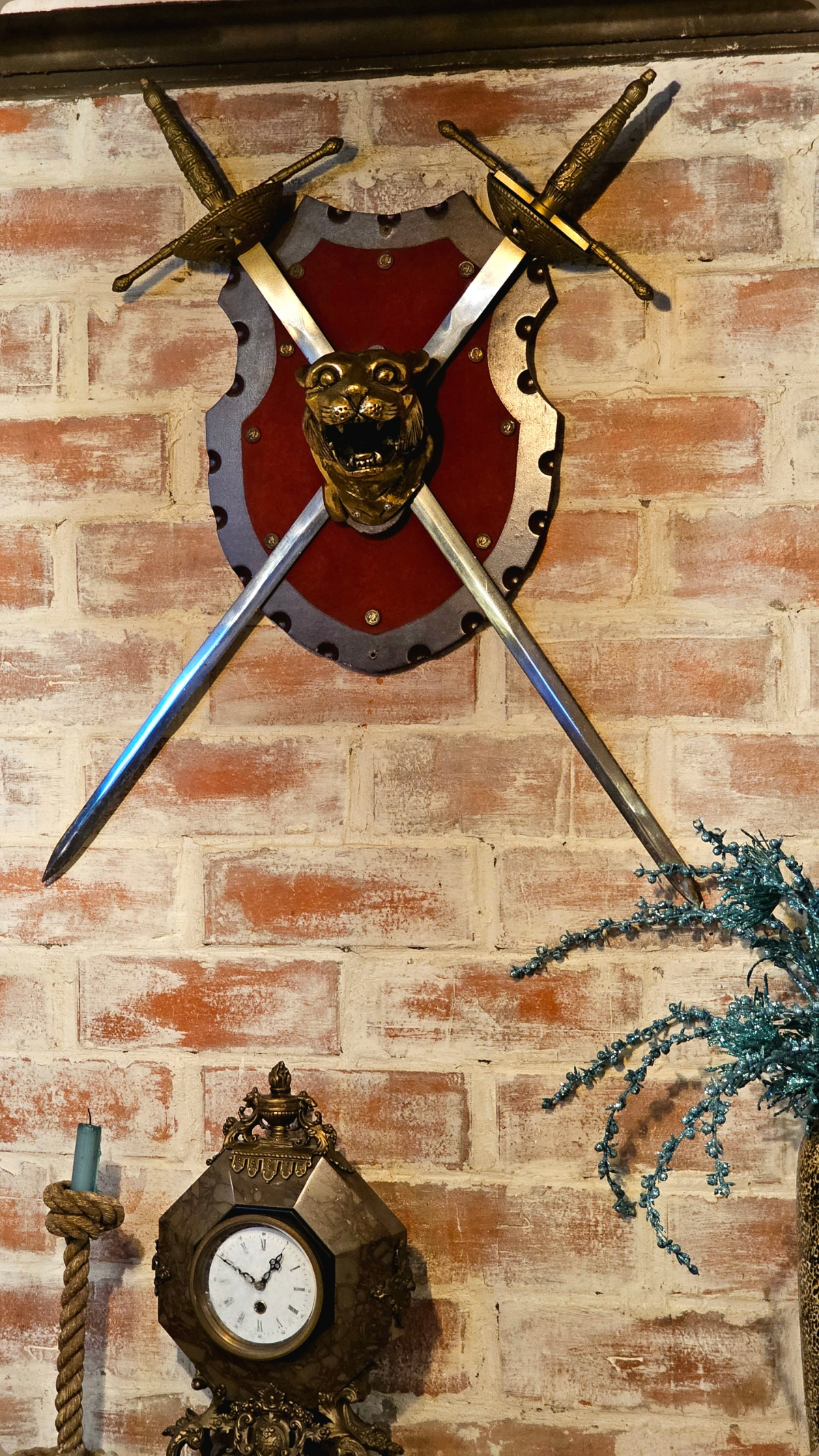 Между нами щель  
Я ненавижу мужиков у которых были властные матери.  
Все ли согласны? - что теперь ему спокойно будет только с властной женщиной | Сетка — социальная сеть от hh.ru