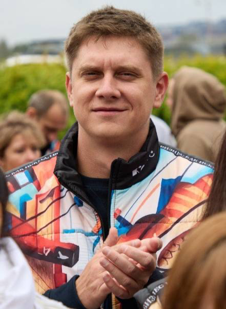 Всем привет!
Давайте знакомиться😉
Меня зовут Смирнов Михаил, я являюсь специалистом по тендерным продажам. Имею более чем 10 летний опыт ведения компаний в процессе тендерной деятельности | Сетка — социальная сеть от hh.ru