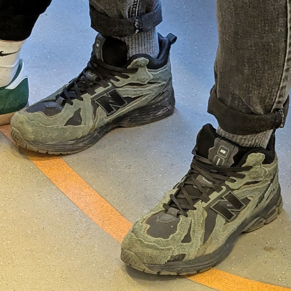 NEW BALANCE, который с виду очч даже неплох, однако в такой расцветке найден только на маркетплейсе.. | Сетка — социальная сеть от hh.ru