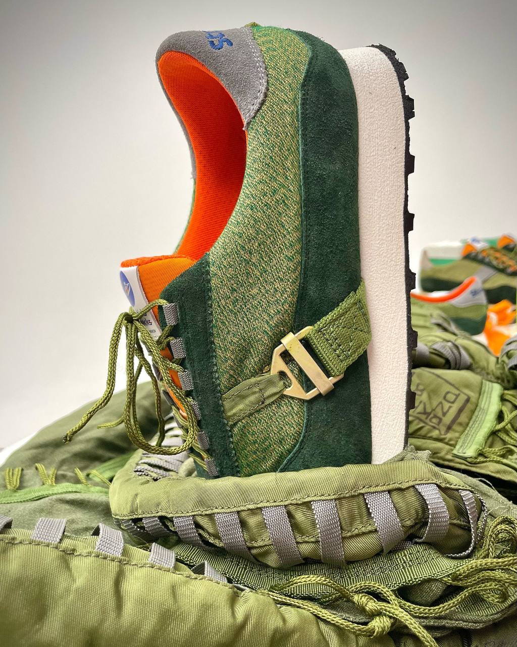 🪂 Кроссовки из костюма ВКК-6М от обувного мастера Андрея Кавешникова и бренда Stratopacks | Сетка — социальная сеть от hh.ru