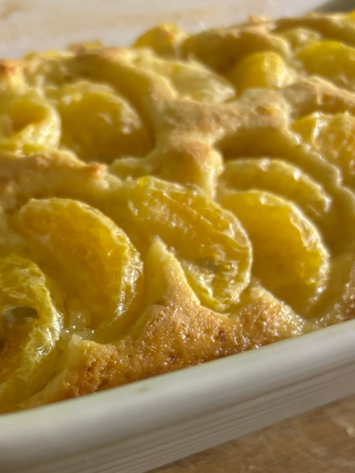 Немного отойду от темы и добавлю яркого и вкусного желтого 🥮  
Вчера был старый Новый год, поэтому я решила испечь пирог и как вы думаете с чем? Главный символ Нового года и без чего не обходится ново... | Сетка — социальная сеть от hh.ru