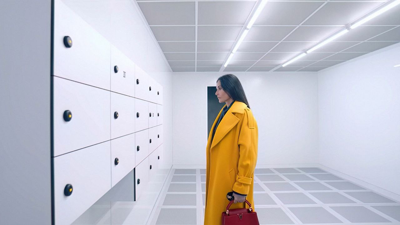 В новогодние праздники посмотрела Субстанцию (здесь могла бы быть реклама Кинопоиска)
Если вы читали Портрет Дориана Грея или подобные ему произведения, фильм покажется вам скучноватым по сюжету | Сетка — социальная сеть от hh.ru