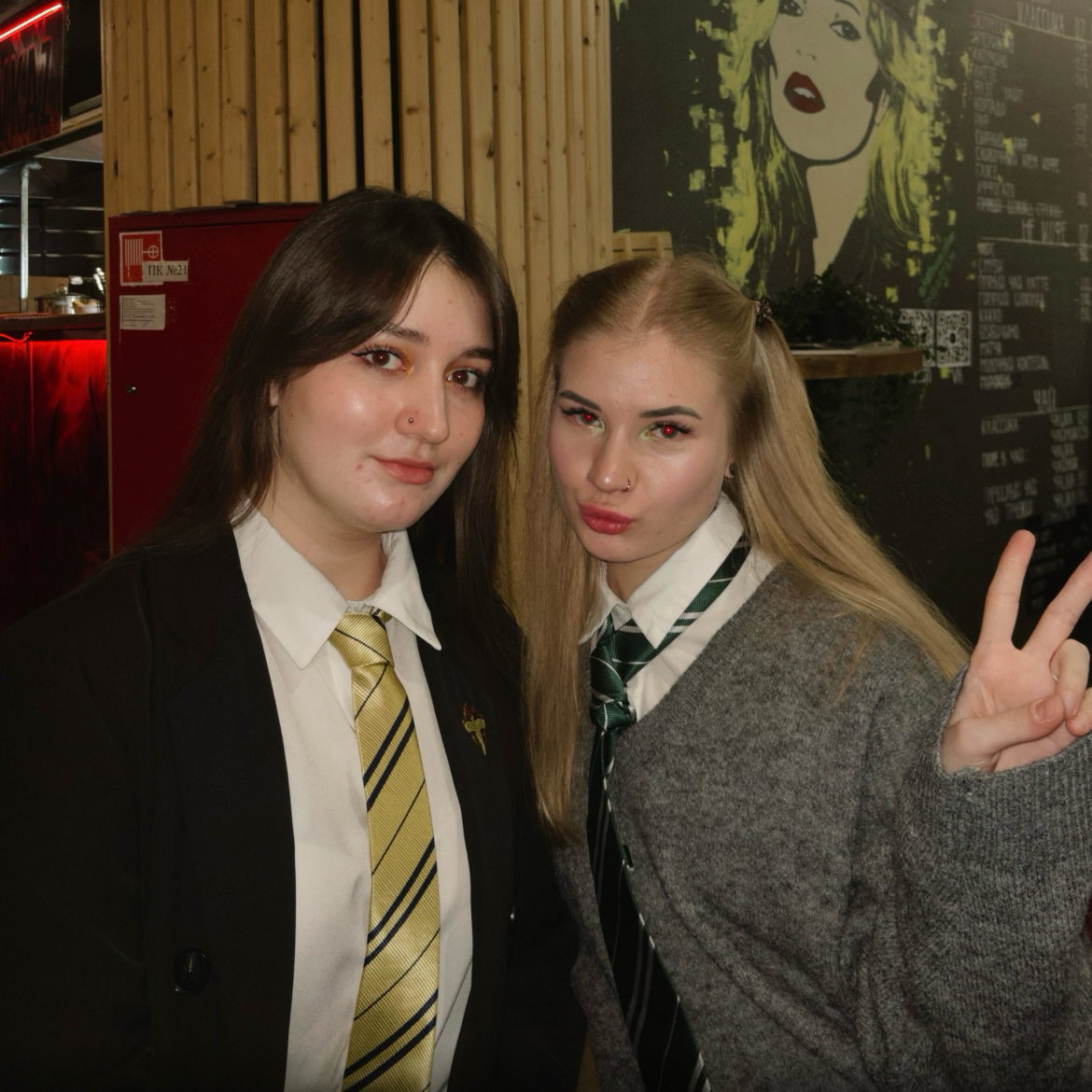 Гарри Пооттер приехал в хогвартс 🪄
на выходных были на квизе по Гарри Поттеру — заняли 6 место из 14 благодаря уникумам нашей команды | Сетка — социальная сеть от hh.ru
