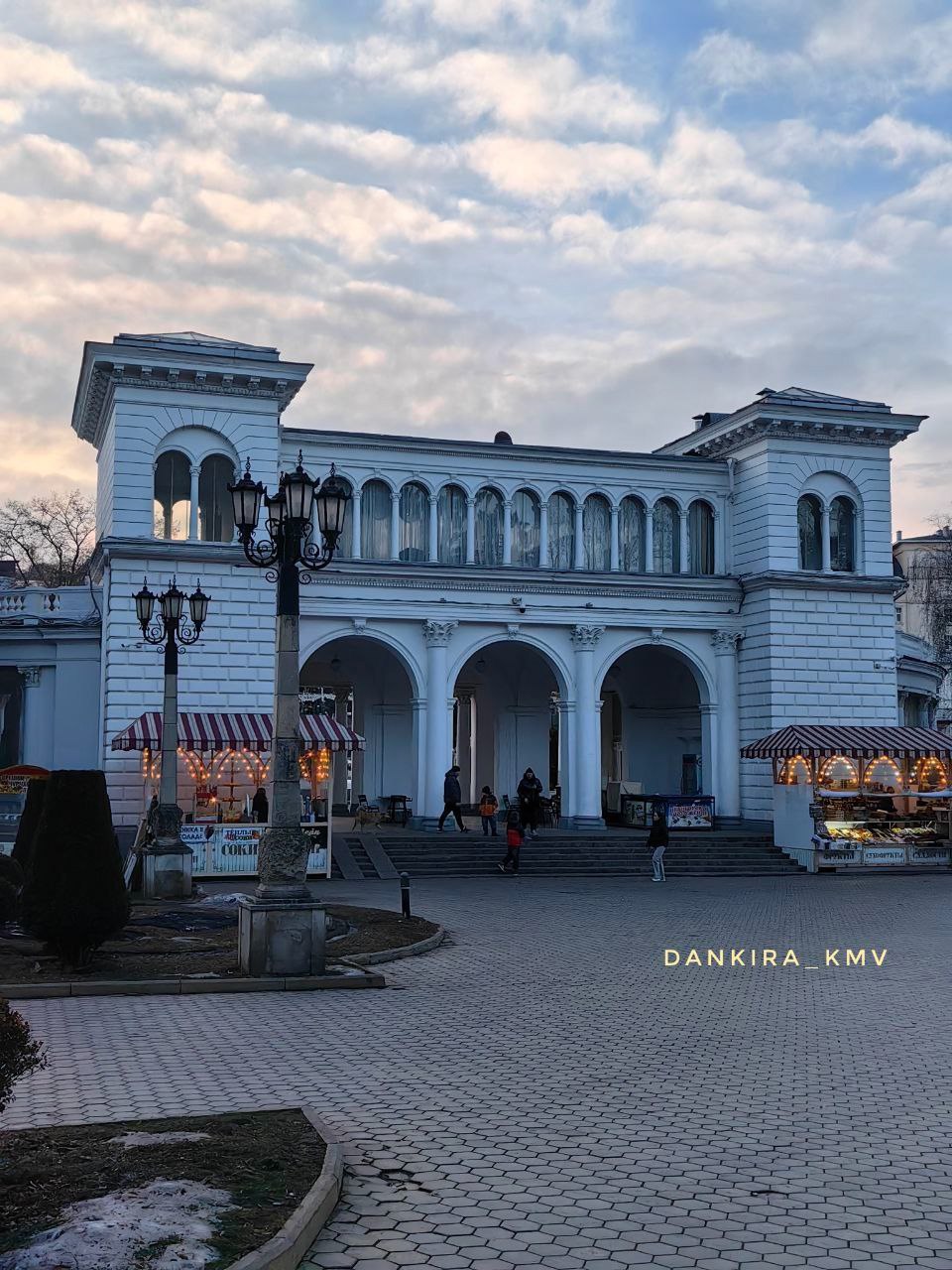 Вечерний Кисловодск
📷 dankirakmv
@stavropolyevibe | Сетка — социальная сеть от hh.ru