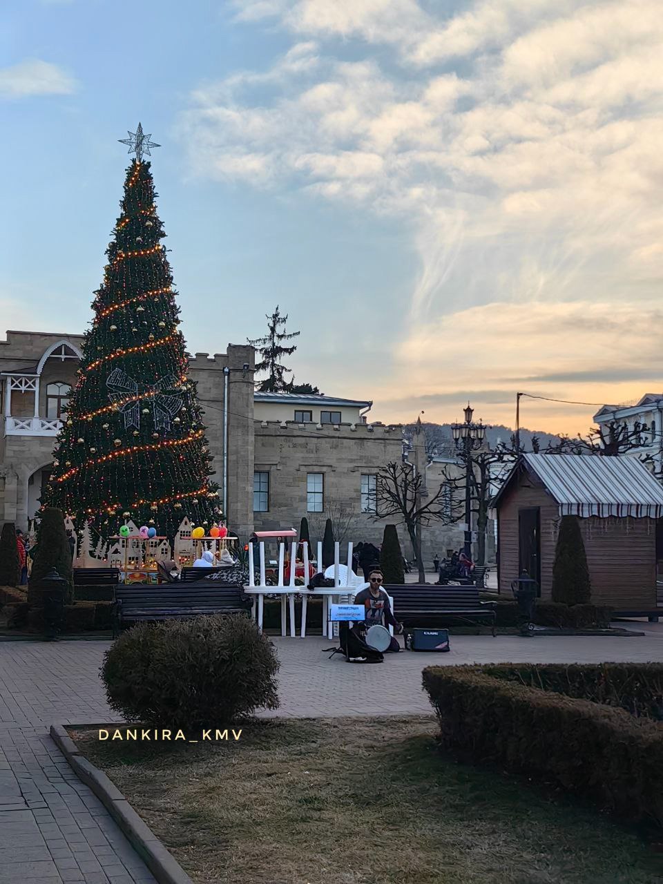 Вечерний Кисловодск
📷 dankirakmv
@stavropolyevibe | Сетка — социальная сеть от hh.ru