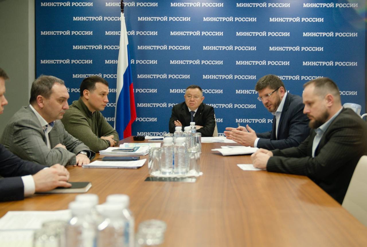 В режиме видеоконференцсвязи состоялось совещание Министра строительства и ЖКХ РФ Ирека Файзуллина с Главой Республики Крым Сергеем Аксеновым
Обсудили вопросы социально-экономического развития региона... | Сетка — социальная сеть от hh.ru
