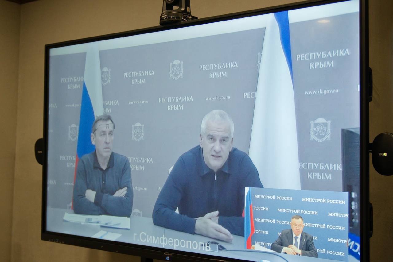 В режиме видеоконференцсвязи состоялось совещание Министра строительства и ЖКХ РФ Ирека Файзуллина с Главой Республики Крым Сергеем Аксеновым
Обсудили вопросы социально-экономического развития региона... | Сетка — социальная сеть от hh.ru