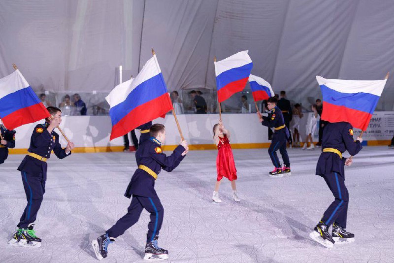 Семьи бойцов СВО Ставрополья посетили ледовый бал добровольцев
Филиал фонда «Защитники Отечества» Ставрополья подготовил настоящий праздник для семей своих подопечных | Сетка — социальная сеть от hh.ru