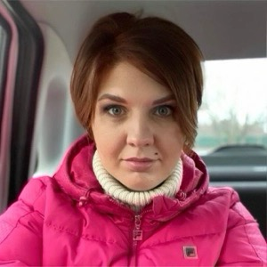 Давайте я начну и немного подробнее расскажу о своем опыте ☺️
Я Лена, редактор в агентстве контент-маркетинга «Сделаем» | Сетка — социальная сеть от hh.ru