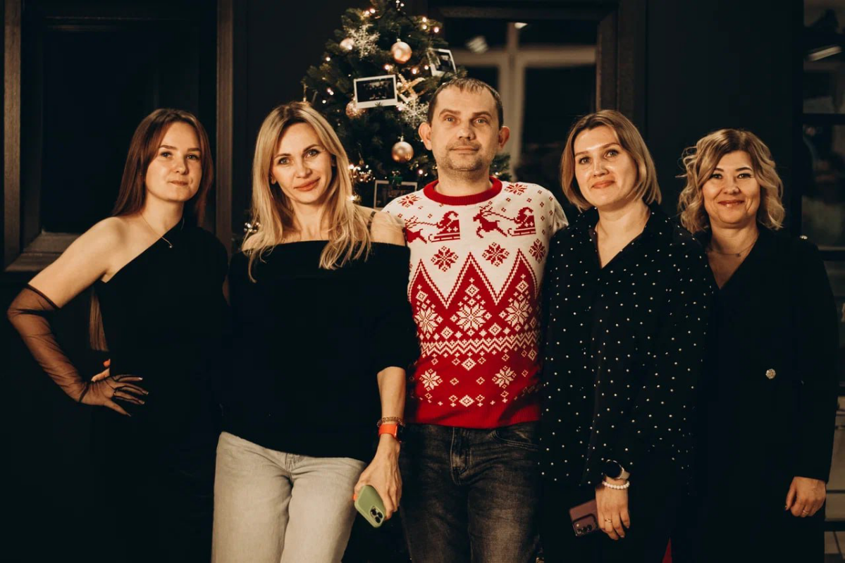 Дорогие коллеги и друзья!
Вспомним как прошел наш новогодний корпоратив, который стал настоящим событием, полным радости, смеха и положительных эмоций | Сетка — социальная сеть от hh.ru