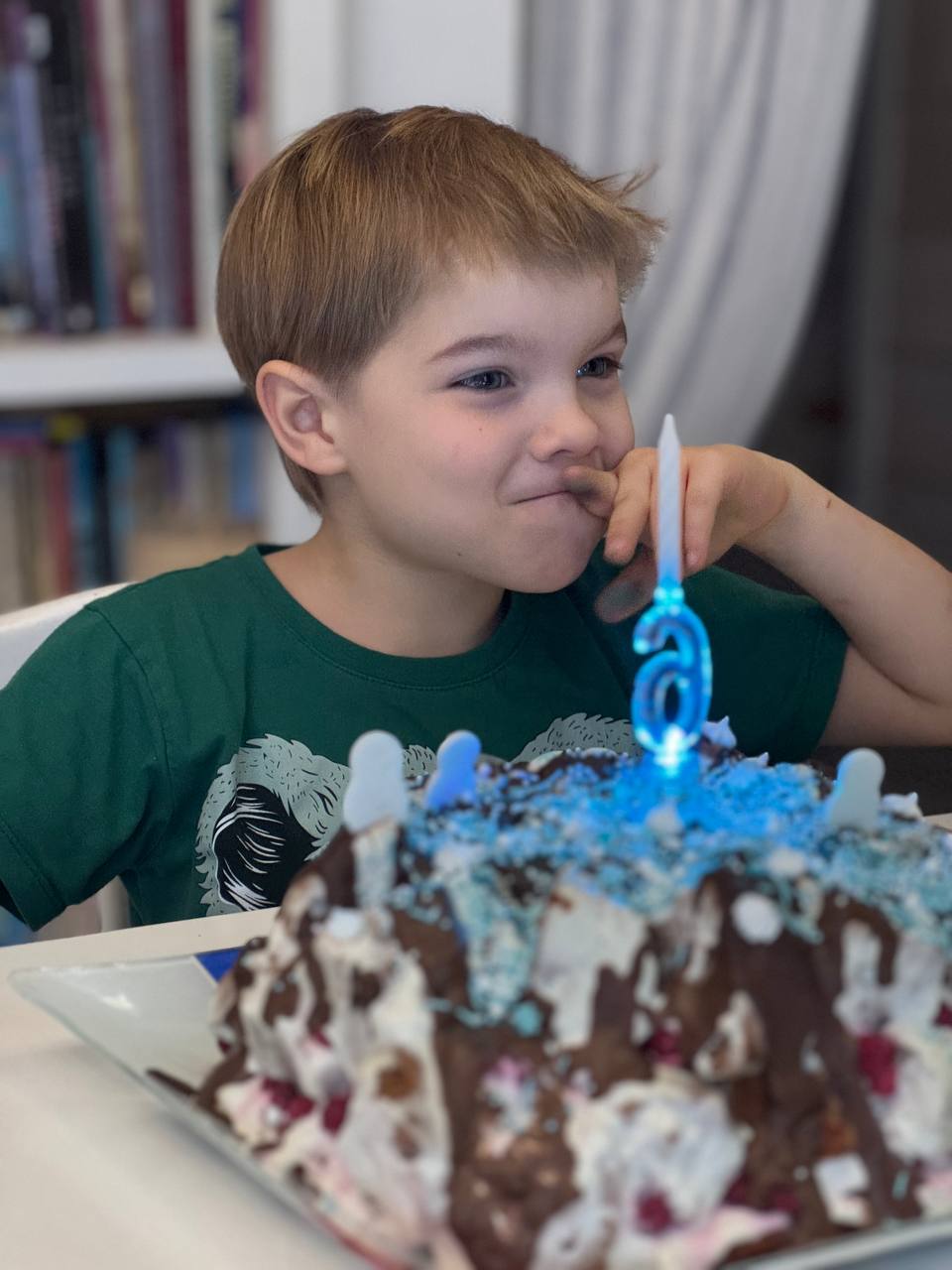 Родиону 6 лет🥳
Сегодня день рождения нашего младшего сына!
Родион обладатель сильного характера.
Наш замечательный именинник весёлый, умный и очень талантливый мальчик | Сетка — социальная сеть от hh.ru