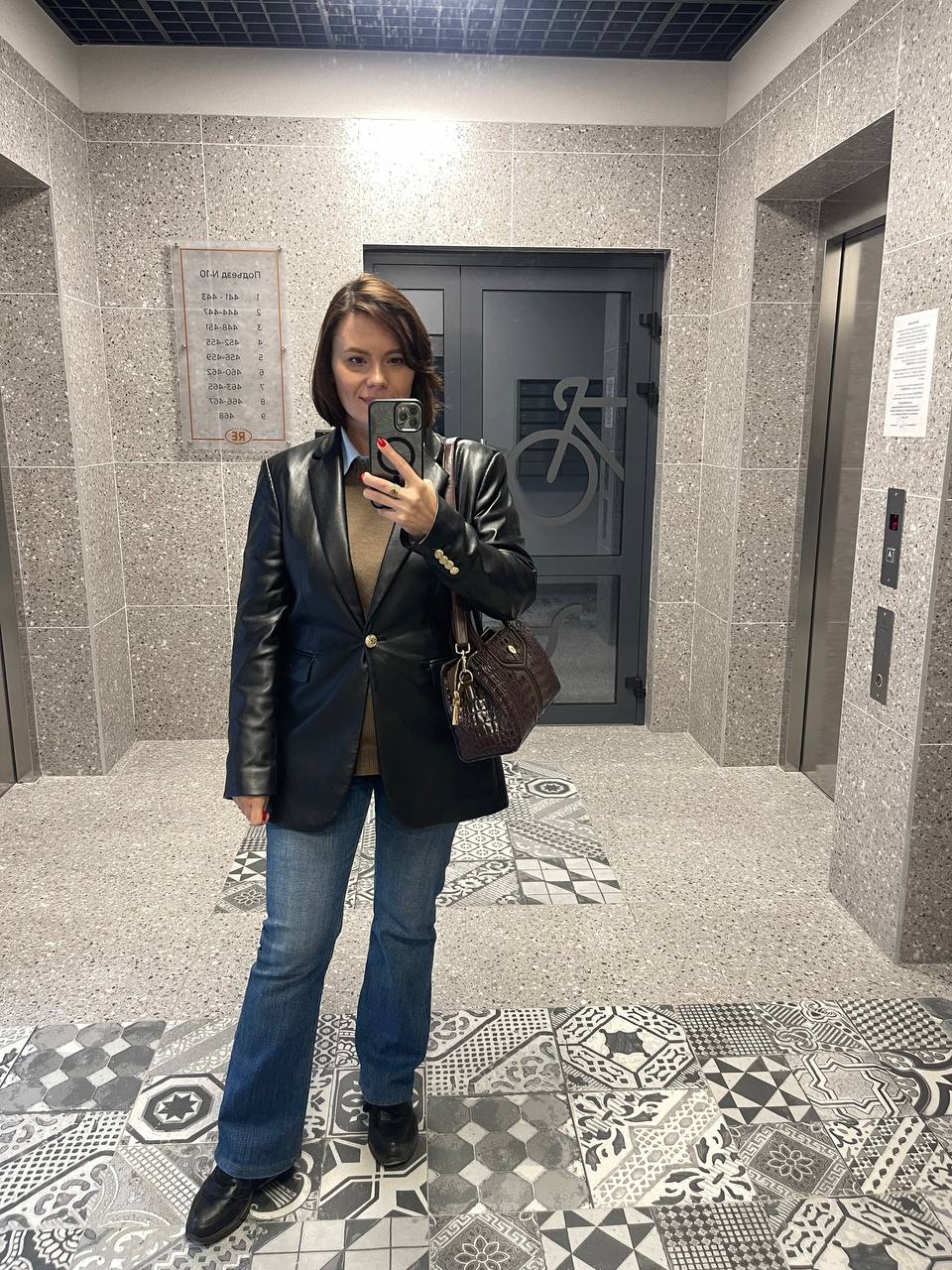 Капсула времени или СБОР ДАННЫХ?
⠀
Яндекс Алиса предлагает записать капсулу времени - ответьте на вопросы, и через год послушаете, что вы о себе рассказывали | Сетка — социальная сеть от hh.ru