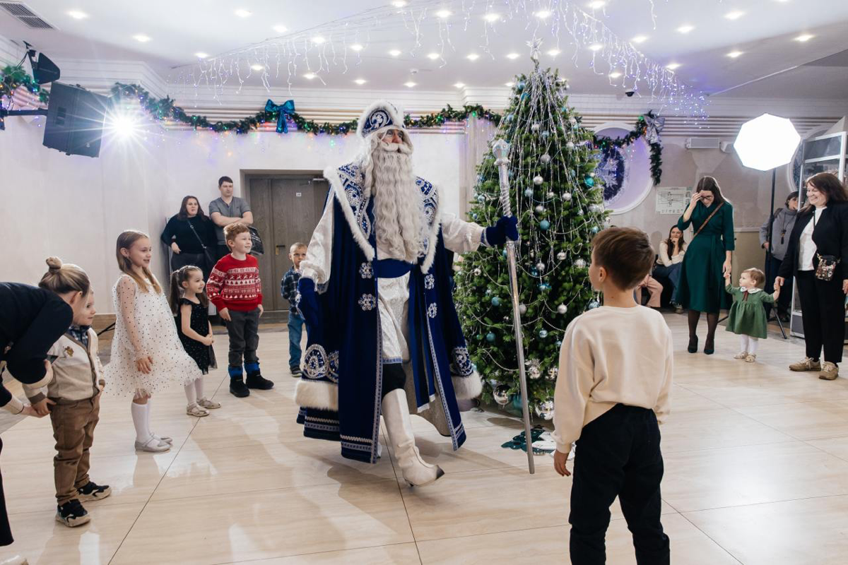 🎄 Детские елки ITEM — традиция, которая согревает сердца | Сетка — социальная сеть от hh.ru