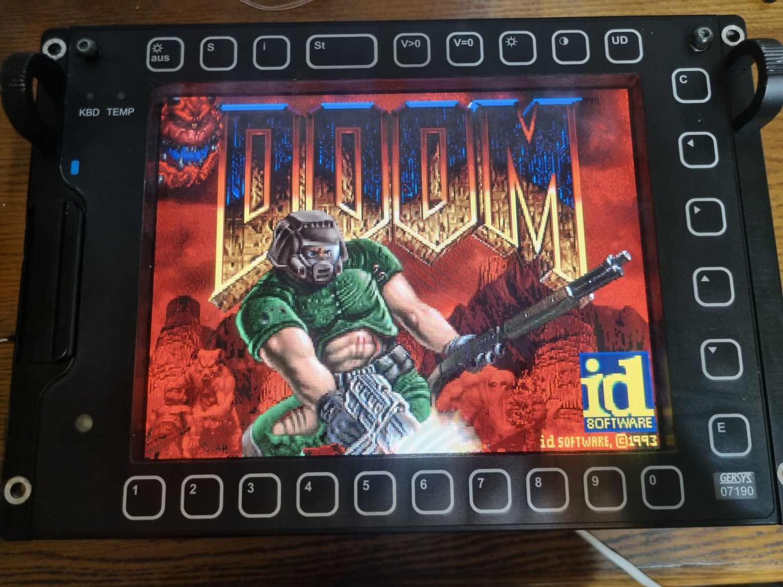 Doom запустили на пульте от тепловоза 🤣
Марафон «Запускаем Doom на всем что для этого не предназначено» продолжается | Сетка — социальная сеть от hh.ru