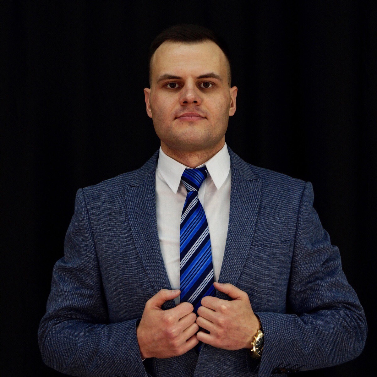 Александр Николаев