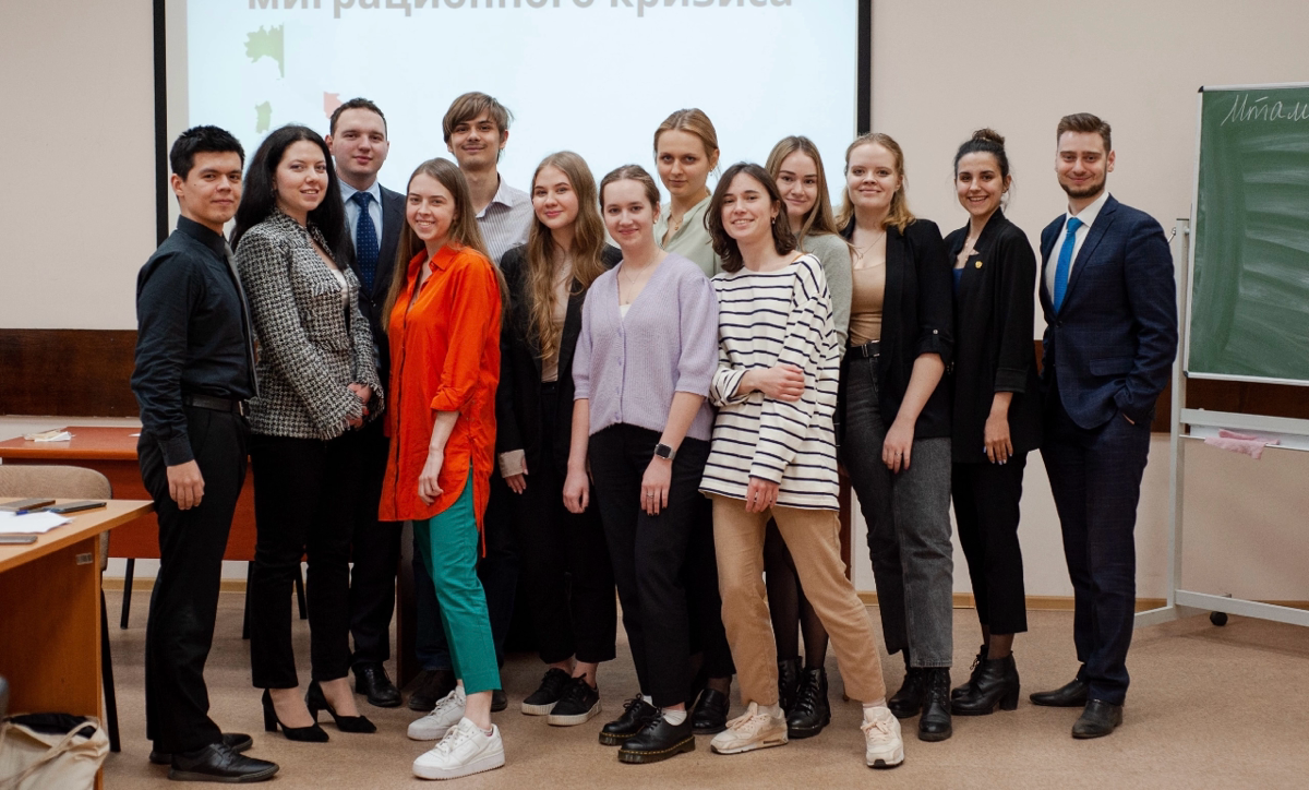 Друзья, всем привет!
Давайте познакомимся. Я арабист, эксперт и консультант по вопросам продовольственной безопасности Ближнего Востока и Северной Африки | Сетка — социальная сеть от hh.ru