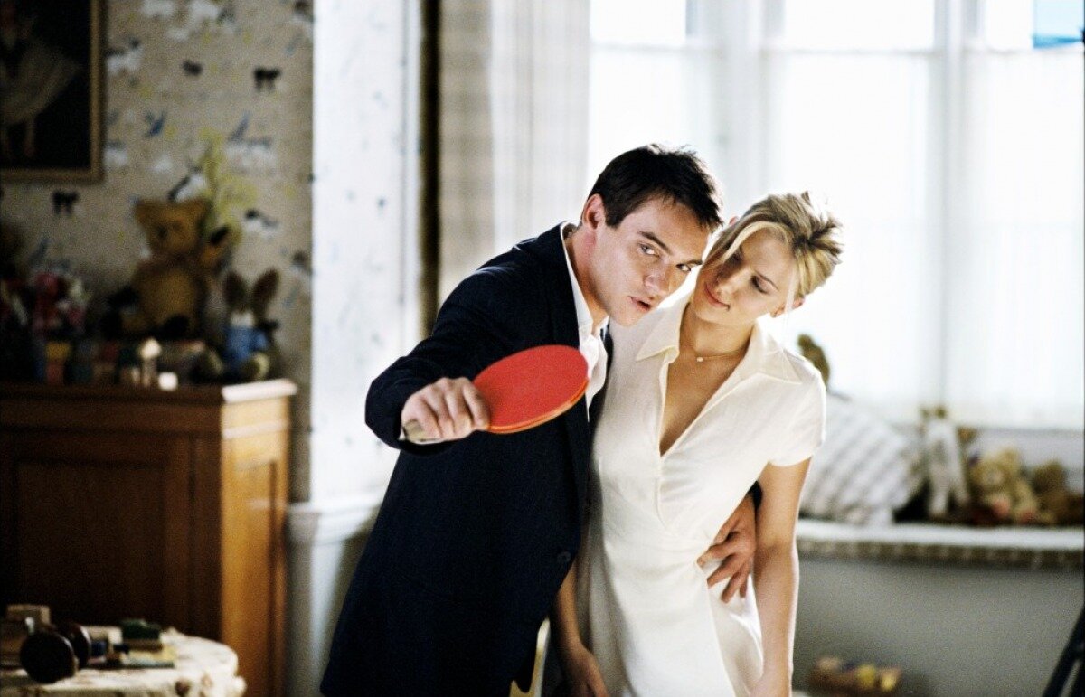 #чтопосмотреть
Матч поинт (2005)
Роман с актрисой угрожает разрушить выгодный брак экс-теннисиста. Драма Вуди Аллена с цитатами из Достоевского. | Сетка — социальная сеть от hh.ru