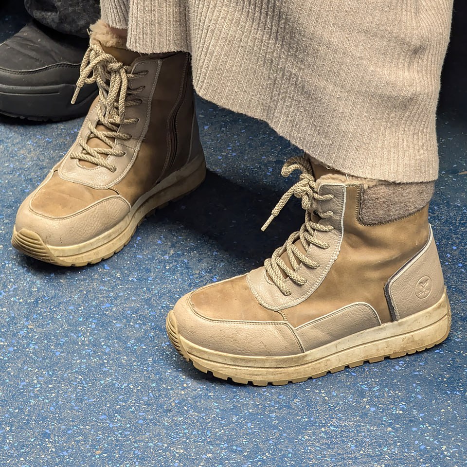 Клёвый МОНОХРОМ 🤩
МАКСимально похожие рейкеры найдены в двух местах
🪙Цена#1🪙Цена#2
Кстати ☝️
МОНОХРОМ — это комбинация разных вещей одного цвета | Сетка — социальная сеть от hh.ru