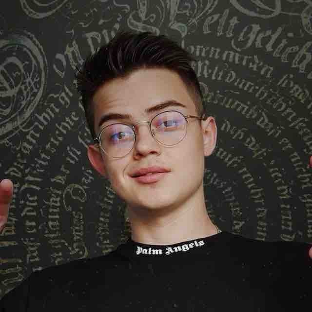 Максим Шептухин