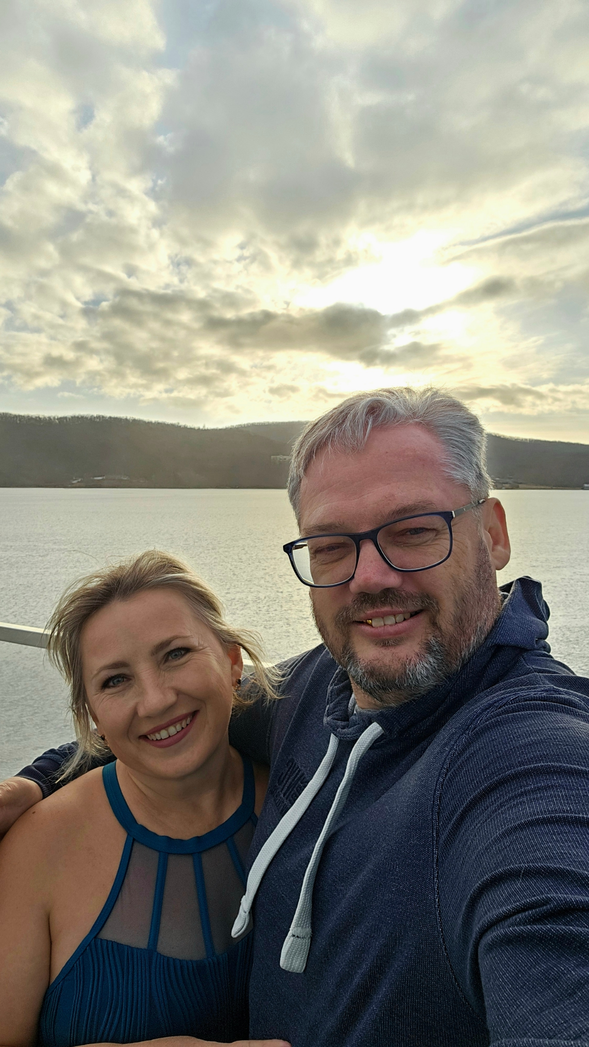 Крещение - как волшебный пинок!  
или Всё закончится на нас!  
Кем бы вы не были, о чем бы вы не мечтали!
Всё закончится на вас!
В один из дней вы просто не откроите глаза | Сетка — социальная сеть от hh.ru