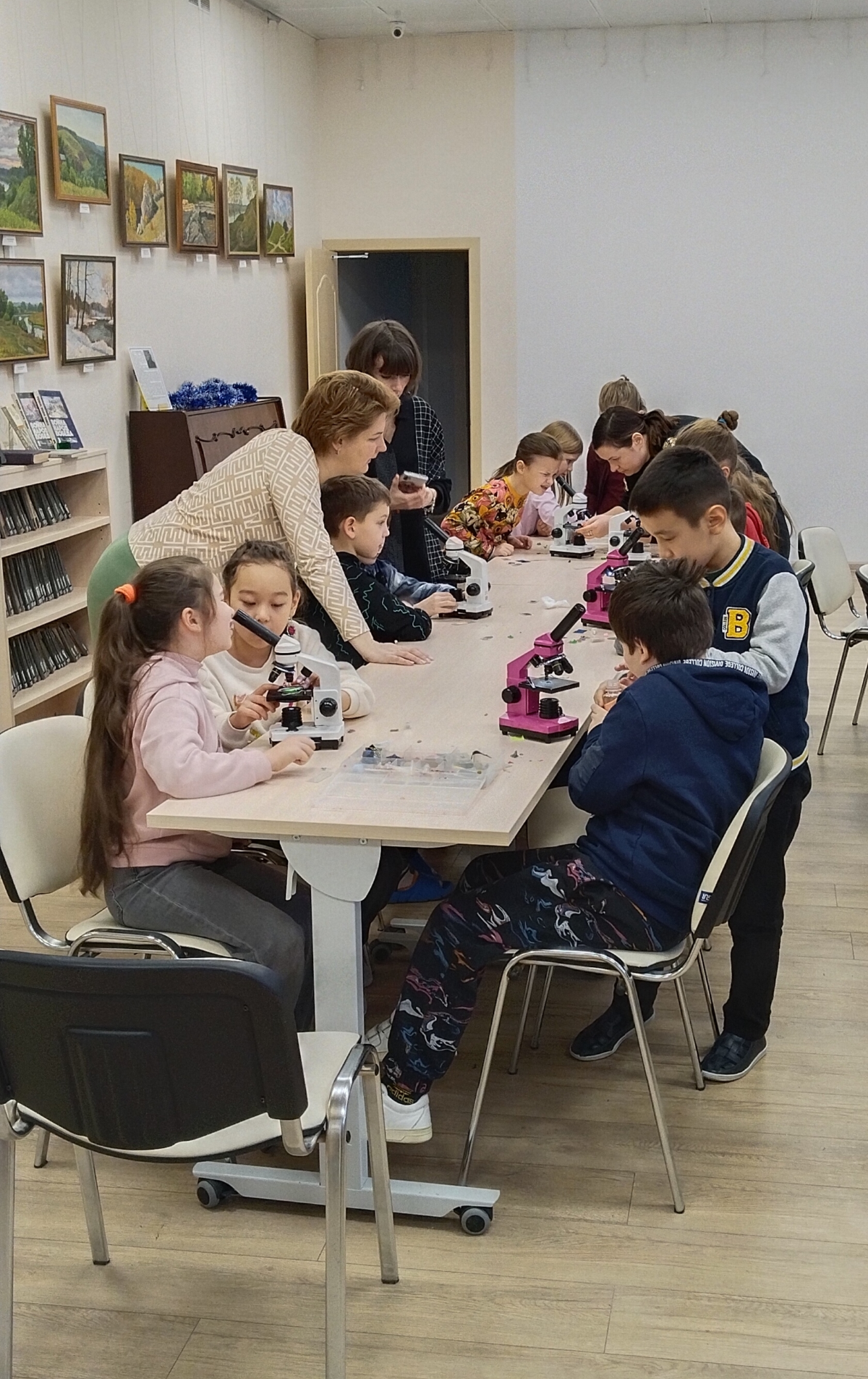 Вчера проводили экскурсию с микроскопами для класса в замечательной, просторной библиотеке в Новогиреево! 😊
Библиотеки по всему городу | Сетка — социальная сеть от hh.ru