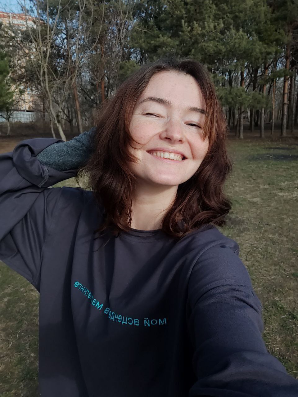 Благодарность за новогодний подарок мы так же передаём сервису email-рассылок Unisender! 🎩🤝
Настя сразу забрала себе лонгслив (в простонародье - кофту) и теперь она "Мой асцендент в маркетинге" 🌟 | Сетка — социальная сеть от hh.ru