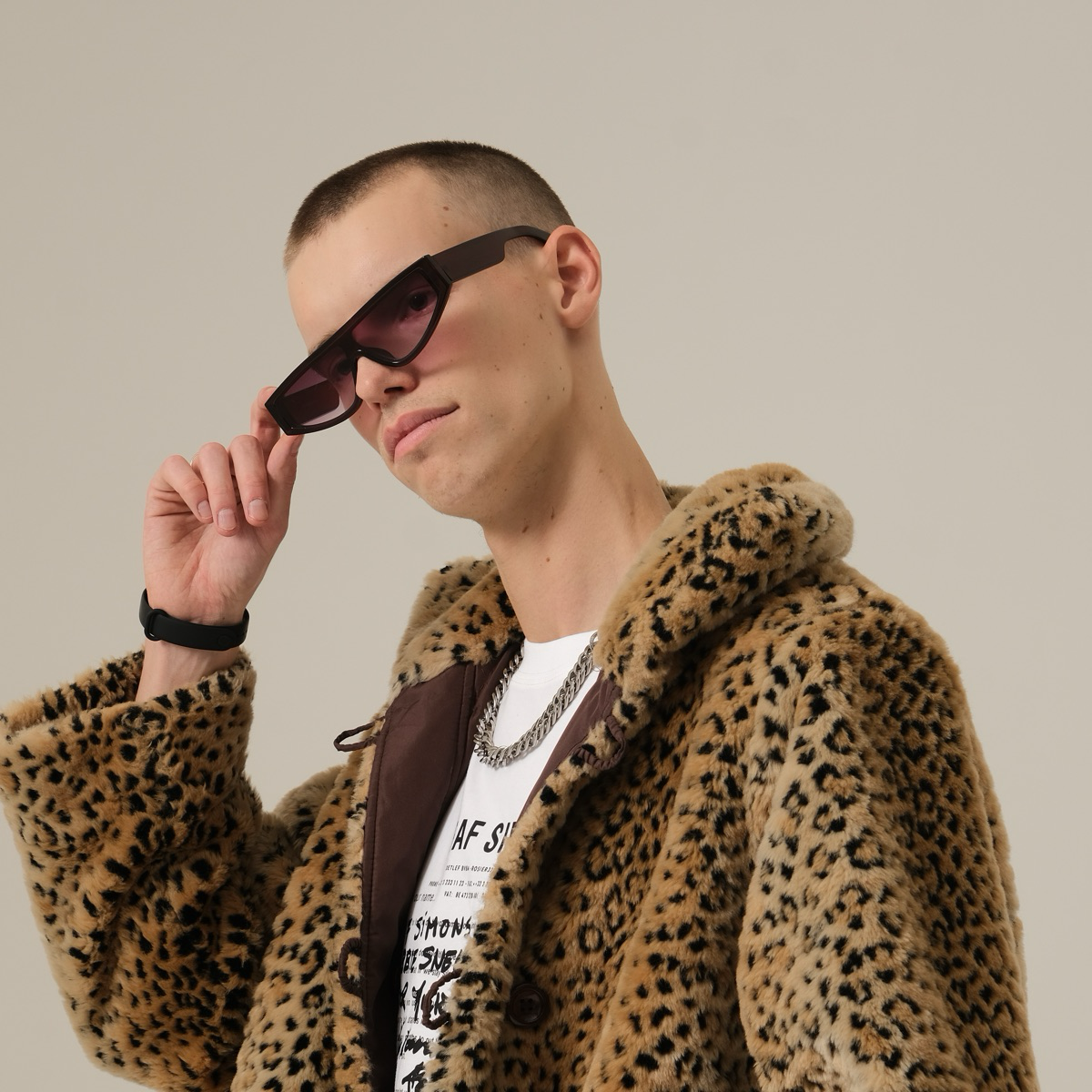 Лев Левицкий выдает базу