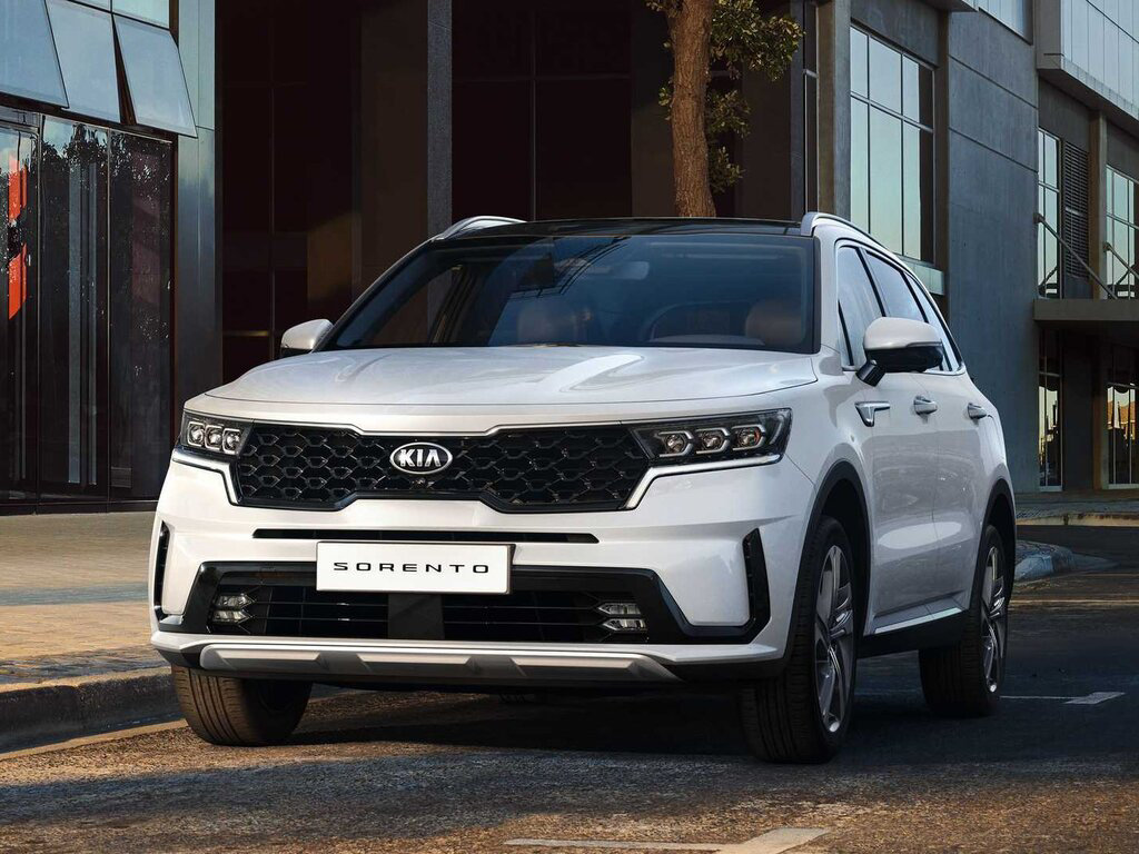 Kia Sorento — это среднеразмерный внедорожник от корейского автопроизводителя Kia, который впервые был представлен в 2002 году | Сетка — социальная сеть от hh.ru