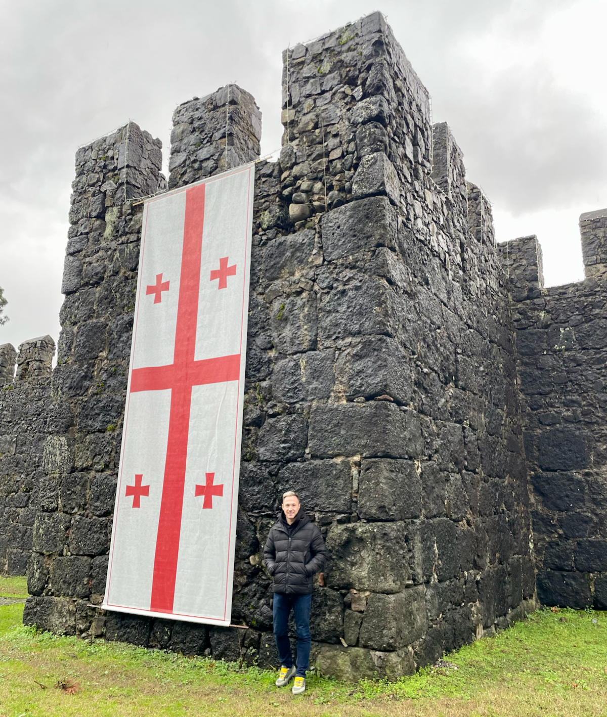 🇬🇪 ГРУЗИЯ 🇬🇪
✅ Еще одну страну в копилку.
⚔️ Сфоткался у стен крепости 1 века возведенной Римской империей | Сетка — социальная сеть от hh.ru