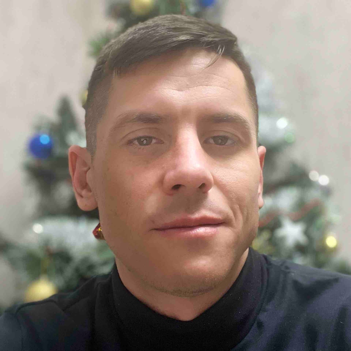 Максим Махров
