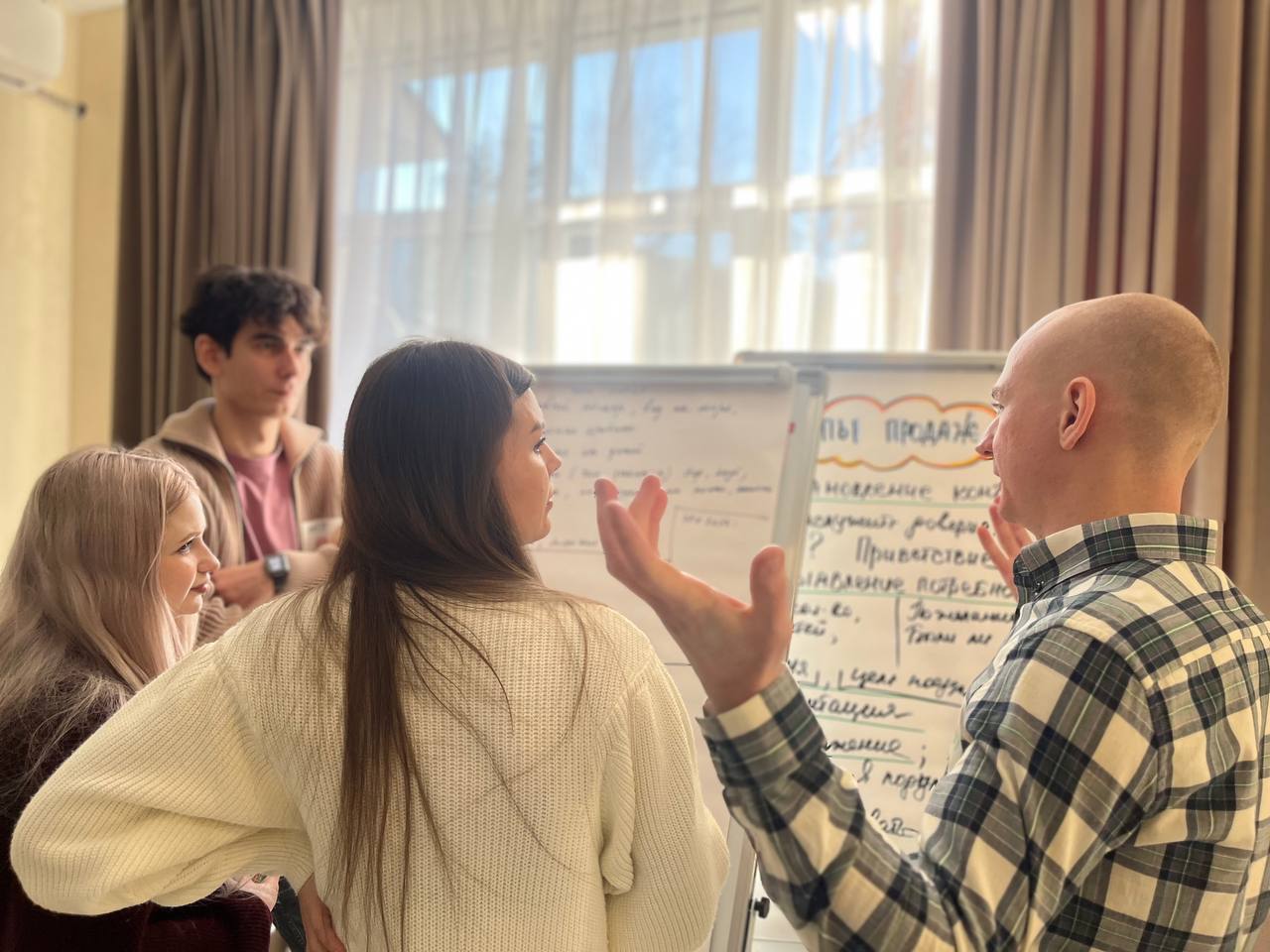 🏖️ Провели 3-дневный тренинг по продажам для команды Парк-отеля Джубга
🩵Подробно разобрали этапы продаж по телефону
🩵Отрабатывали звонки по новым методам
🩵Участники собрали больше 50 особенностей объе... | Сетка — социальная сеть от hh.ru