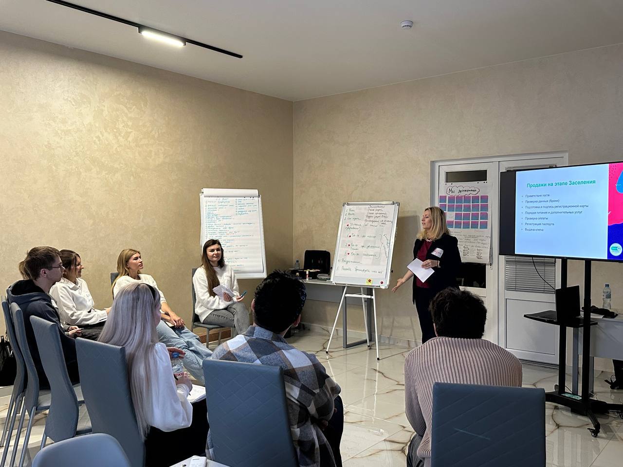 🏖️ Провели 3-дневный тренинг по продажам для команды Парк-отеля Джубга
🩵Подробно разобрали этапы продаж по телефону
🩵Отрабатывали звонки по новым методам
🩵Участники собрали больше 50 особенностей объе... | Сетка — социальная сеть от hh.ru