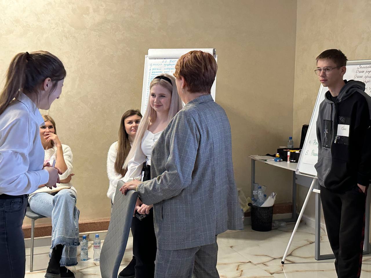 🏖️ Провели 3-дневный тренинг по продажам для команды Парк-отеля Джубга
🩵Подробно разобрали этапы продаж по телефону
🩵Отрабатывали звонки по новым методам
🩵Участники собрали больше 50 особенностей объе... | Сетка — социальная сеть от hh.ru