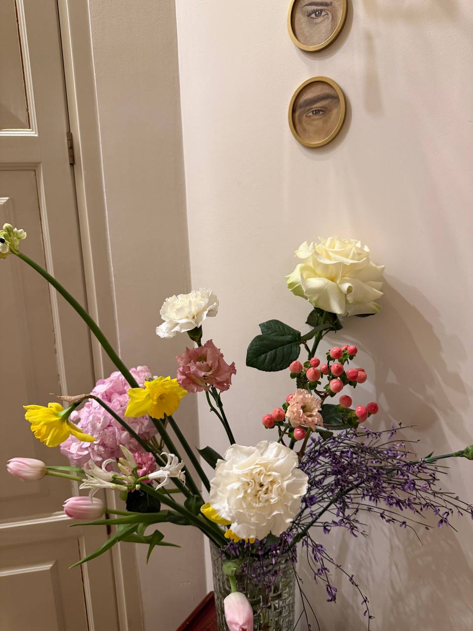 Вечер лайф хаков, но вдруг вам важно! Одним из прекраснейших подарков на этот Новый год была подписка на доставку цветов!!
Каждый вторник доставляют какие то цветы, никогда не знаешь какие, в приложен... | Сетка — социальная сеть от hh.ru