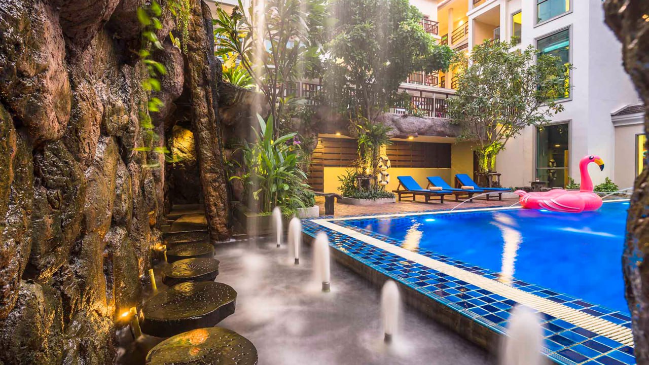 Отель The Agate Pattaya Boutique Resort — это уютный оазис в Паттайе с живописными бассейнами и приветливым персоналом | Сетка — социальная сеть от hh.ru