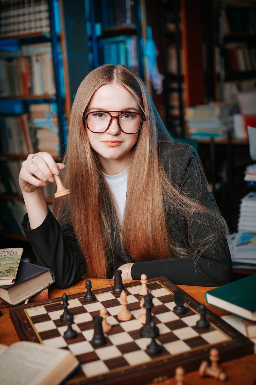 Фотосессия на выпускные альбомы во Владимире и Владимирской области ❤️
Наглядный пример, что даже в самой обычной школе можно сделать яркие и креативные фотографии 🔥
Если вы сомневаетесь по поводу съё... | Сетка — социальная сеть от hh.ru