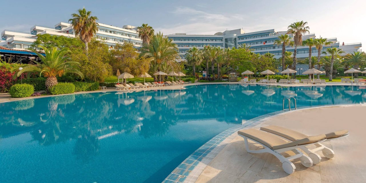 🌊 Отель Sunrise Resort Hotel в Сиде, Турция – идеальное место для семейного отдыха! 🏖 Здесь вас ждёт огромная зелёная территория, впечатляющий аквапарк и разнообразное питание, которое не оставит равн... | Сетка — социальная сеть от hh.ru