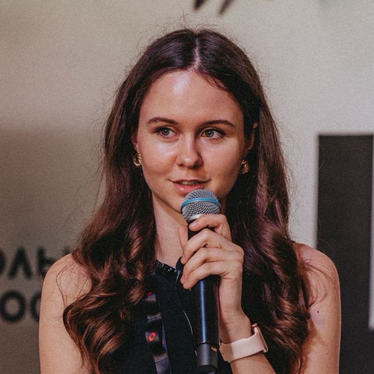 Анна Шолохова