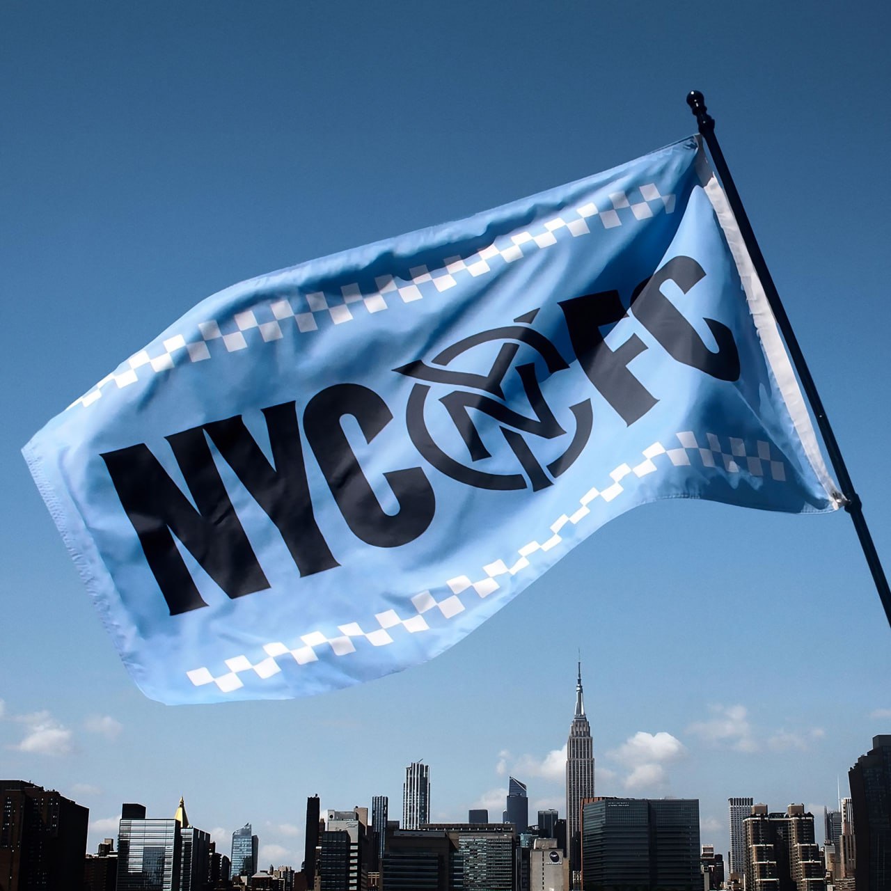 New York City FC представил обновлённую айдентику, разработанную бруклинской студией Gretel
Cтудия разработала визуальную и вербальную идентичность, отражающую неустанную энергию и эклектичный дух гор... | Сетка — социальная сеть от hh.ru
