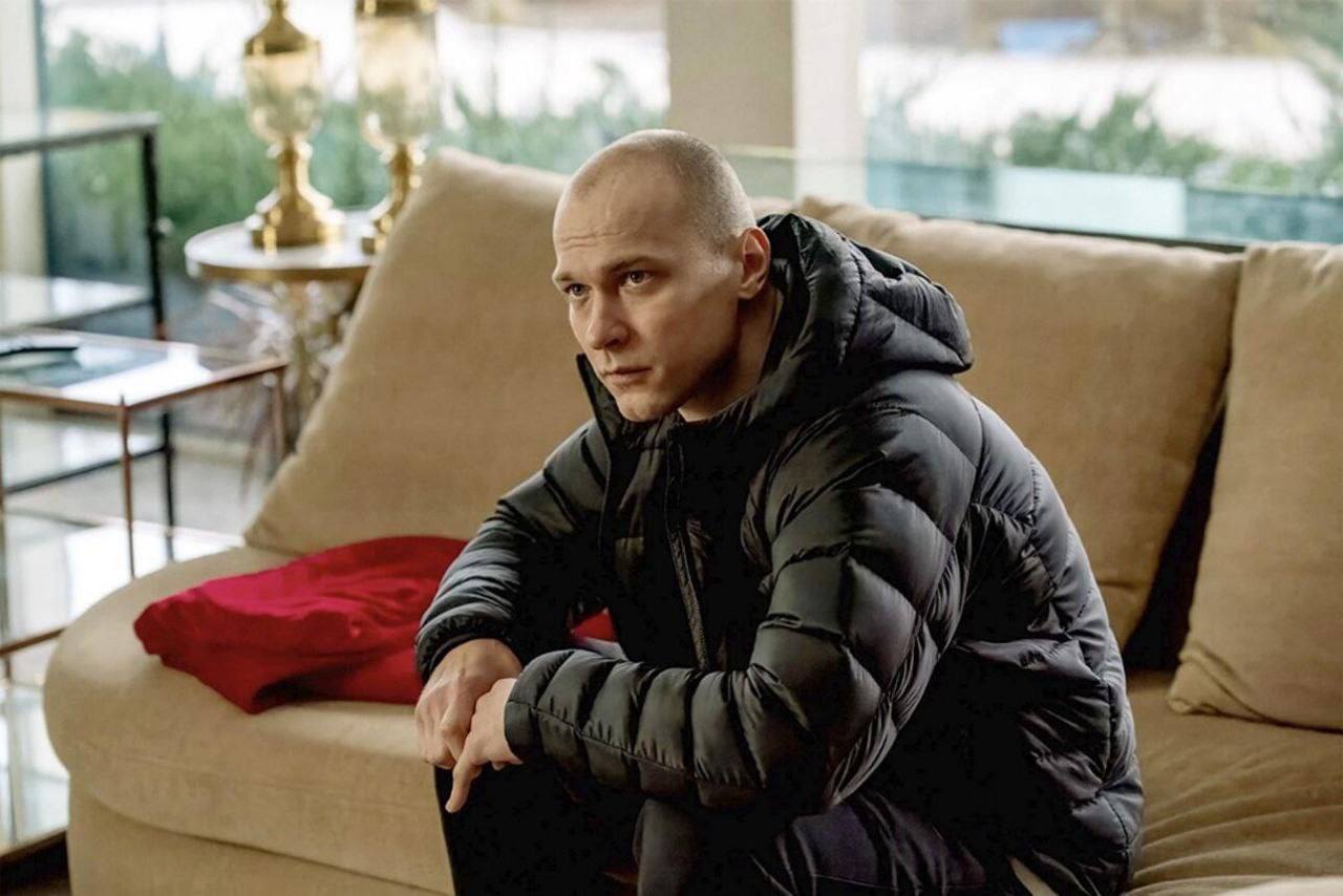 На днях я посмотрела «Анору».
А потом «Кентавра» — там герой Юры Борисова сопровождает эскортницу.
В принципе тоже самое, что и в «Аноре», но еще и спас ее в конце от убийцы | Сетка — социальная сеть от hh.ru